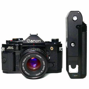 Canon A-1 + Canon FD 50 mm / 1.8 mit viel Zubehör