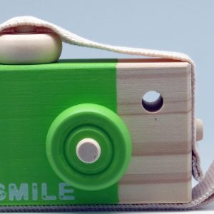 Holzkamera Smile hellgrün | Clean-Cameras.ch