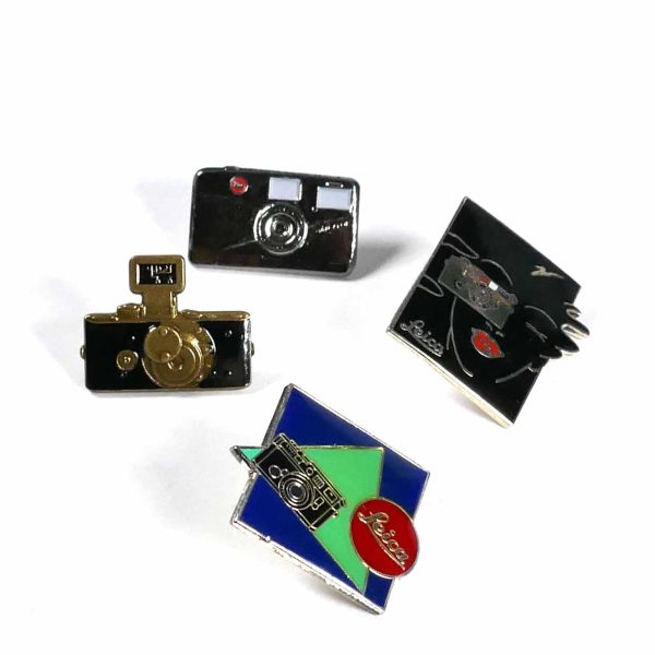 Geschenkset: 4 Stück Leica Pin | Clean-Cameras.ch