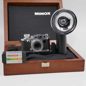 Minox-Leica IIIf in Hozschatulle mit Minox-Flash | Clean-Cameras.ch