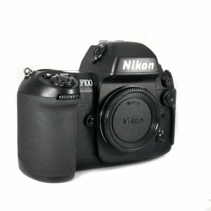 Nikon F100 Gehäuse + Battery Pack MB-15 | Clean-Cameras.ch