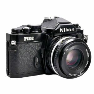Nikon FM2n black mit Nikon 50 mm / 1.8 AIS "Pancake" | Clean-Cameras.ch