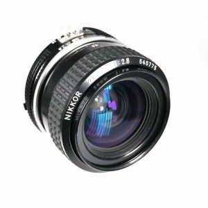 Nikon Nikkor 28 mm / 2.8 AI  + Nikon HN-1 + UV Filter | Clean-Cameras.ch