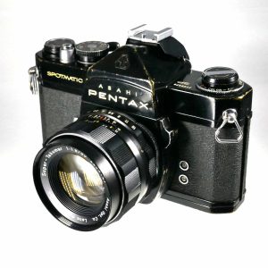 Pentax Spotmatic SP black + Super Takumar 1.8/55 mm + Kanto H-B Adapter | Clean-Cameras.ch