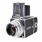 Hasselblad 500 C/M mit Carl Zeiss Planar 80 mm / 2.8 + A12 | Clean-Cameras.ch