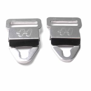 Hasselblad Gurtösen Sie erhalten 2 Stück neue Hasselblad Gurtösen auch Clips oder Hasselblad Camera Strap Adapter genannt. Sie passen zur Hasselblad 500C, 500CM, 501C, 501CM, 503CX, 503 CXi, 503CW, X2D, X2DII, X2D 100C ... der Hasselblad 2000er Serie und den Hasselblad SWC Kameras. Tragriemen mit einer Breite bis zu 1.2 cm können durch die Ösen geschlauft werden. von clean-cameras