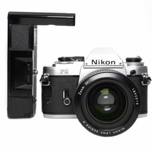 Geschenkidee: Nikon FG chrome + Nikon 36-72 mm + Nikon MD-E