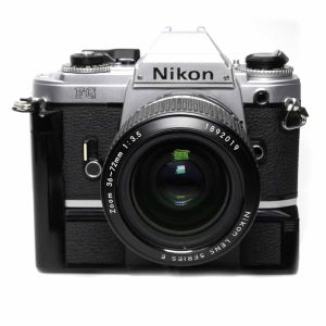Geschenkidee: Nikon FG chrome + Nikon 36-72 mm + Nikon MD-E