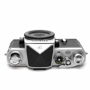 Nikon F chrome / Prismensucher / red dot