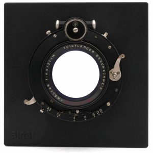 Voigtländer Braunschweig Technica-Heliar 4.5 / 21cm revidiert und geliefert von clean-cameras