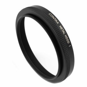 Contax Metal Hood 1 Diese Contax Metall Gegenlichtblende 1 ist in einem guten Zustand. Der massive Metalltubus hat keine Dellen. Das 86 mm Schraubgewinde ist ohne Abnützung von clean-cameras