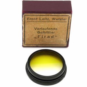 Leica A36 Gelb Verlauf Filter (FIRAD) Dieses Leica A36 Gelb Verlauf Filter (FIRAD), Leica Yellow Graduated ist in einwandfreien Zustand. Die Leica (FIRAD) Filter wurden 1931 vorgestellt. Das Filterglas ist ohne Kratzer. Die Steck-Filterfassung hat nur wenig Gebrauchsspuren.