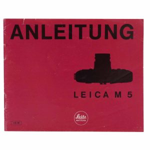 Leica M5 Anleitung Auf den 35 Seiten dieser Bedienungsanleitung lernen Sie alle Funktionen der Leica M5 kennen. Die Anleitung ist komplett und mit einem Einlageblatt "Vorhandene Wechselobjektive an der Leica M5". Der Umschlag hat nur wenig Gebrauchsspuren. von clean-cameras