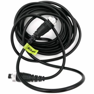 Dieses Kabel verbindet das Nikon Netzteil MA-4 mit dem Nikon Motor MD-2, Nikon Motor MD-3 und dem Nikon Motor MD-12. Das Nikon Verbindungskabel MC-2 hat eine Länge von 3 Meter. Die Stecker zeigen keine Gebrauchsspuren. Die Umantelung des Kabels zeigt keine Beschädigungen und klebt nicht. von clean-cameras
