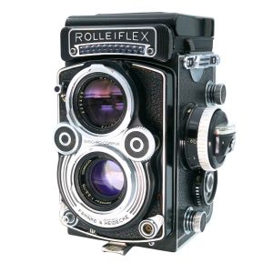 Diese Rolleiflex 3.5F Type 3 (No.2263767) wurde im Juli 2026 revidiert. Die Kamera hat wenig Gebrauchsspuren. (Fotos). Dieses Exemplar wurde 1961 hergestellt. Der eingebaute Selen-Belichtungsmesser funktioniert auch nach 65 Jahren noch genau. von clean-cameras