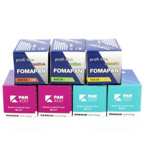 Angeboten werden sieben originalverpackte 35 mm Schwarzweiss filme der Marke Foba und Kentmere