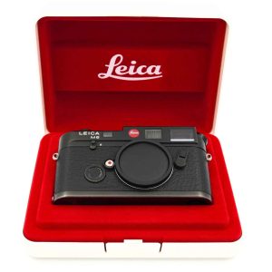 Frisch revidierte Leica M6 Wetzlar (SN 1666194) in weisser Originalverpackung mit rotem Samtbezug