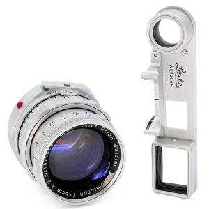 Leica Summicron-M 50mm / 2 DR Dual Range (11918) für analoge M Kameras abgebildet mit der Brille für Nahaufnahmen