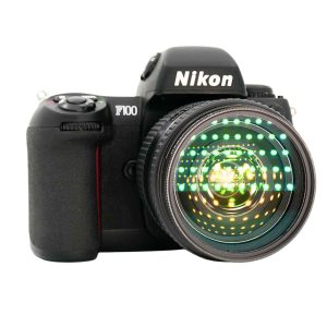 Nikon F100 mit AF Nikkor 28-105mm/3.5-4.5 D