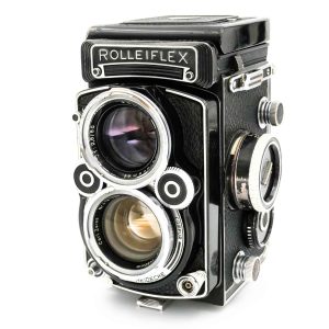 clean-cameras bietet eine revidierte Rolleiflex 2.8F mit vielen Gebrauchsspuren an